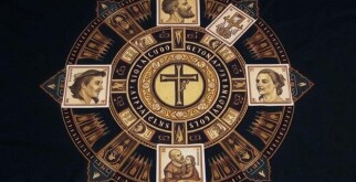 La Cartomancie Avancée: Au-Delà du Tirage en Croix